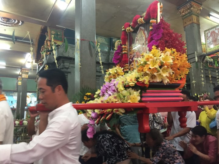 Le via Ba 8 ruoc kieu Ba