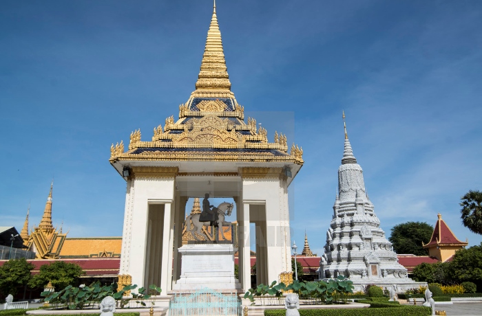 khieu vu giua bay soi 1