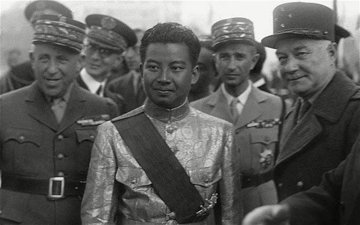 khieu vu giua bay soi 4