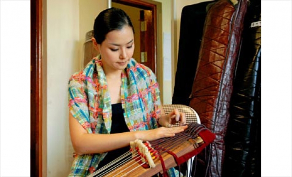 Hoa hậu H&agrave;n Quốc 2006 Honey Lee ngạc nhi&ecirc;n với đ&agrave;n bầu VN