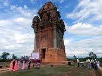 L&ecirc; Đ&igrave;nh Phụng. Gi&aacute; trị văn h&oacute;a của c&aacute;c th&aacute;p Chăm B&igrave;nh Định