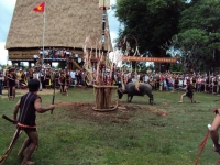 Đặng Việt H&agrave;. Nh&agrave; R&ocirc;ng &ndash; Biểu tượng t&acirc;m linh của người Giarai