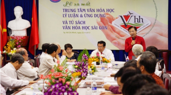 Lễ ra mắt Trung t&acirc;m Văn h&oacute;a học L&yacute; luận &amp; Ứng dụng v&agrave; Tủ s&aacute;ch văn h&oacute;a học S&agrave;i G&ograve;n