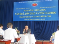 GS. Phan Đ&igrave;nh Cho thuyết tr&igrave;nh về &ldquo;Văn ho&aacute;, t&ocirc;n gi&aacute;o v&agrave; T&ocirc;n gi&aacute;o học&rdquo;