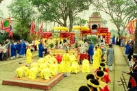 Phạm Ngọc Trung. Lại b&agrave;n về lễ hội ở nước ta hiện nay