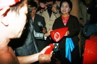 Dương T&ugrave;ng. "Chuyện trai g&aacute;i" tại lễ hội t&aacute;o bạo nhất VN