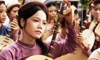 Ho&agrave;ng Cẩm Giang. Long th&agrave;nh cầm giả ca &ndash; dưới g&oacute;c nh&igrave;n nh&acirc;n học văn h&oacute;a