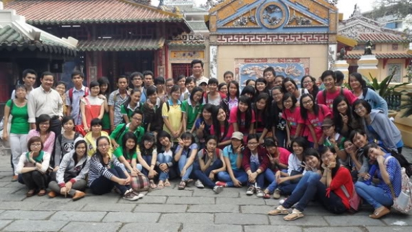 Đi thực tế t&igrave;m hiểu đ&igrave;nh - ch&ugrave;a - miếu tại Tp. Hồ Ch&iacute; Minh