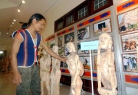 Nhiều t&aacute;c giả. Đi&ecirc;u khắc gỗ d&acirc;n gian Ba Na