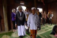V&otilde; Văn Thắng - Trương Ch&iacute; H&ugrave;ng. Nghi lễ v&ograve;ng đời của người Chăm islam ở An Giang