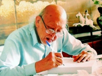 H&agrave; Văn Th&ugrave;y. Thưa c&ugrave;ng gi&aacute;o sư L&ecirc; Th&agrave;nh Kh&ocirc;i