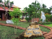 Huỳnh C&ocirc;ng T&iacute;n. Hạt bụi nghi&ecirc;ng m&igrave;nh