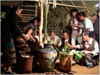 L&ecirc; Hồng Phong. Truyện cổ T&acirc;y Nguy&ecirc;n...