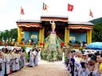 V&otilde; Văn Thắng - Đỗ Anh Thư. T&iacute;nh giản dị trong gi&aacute;o luật v&agrave; gi&aacute;o lễ của đạo H&ograve;a Hảo