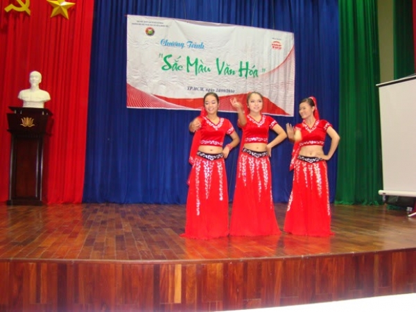 "Sắc m&agrave;u văn h&oacute;a"- Chương tr&igrave;nh ch&agrave;o mừng năm học mới v&agrave; đ&oacute;n t&acirc;n sinh vi&ecirc;n của c&acirc;u lạc bộ văn h&oacute;a học