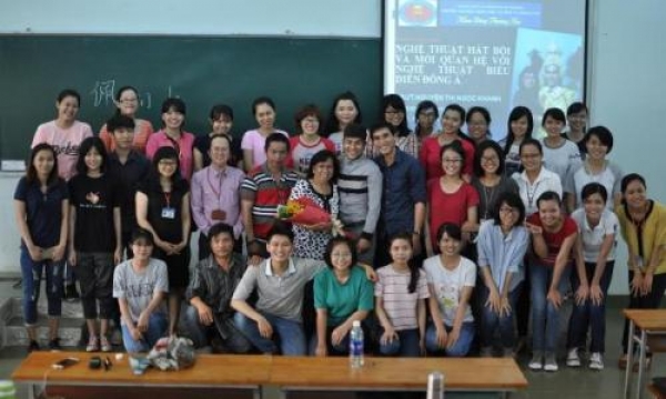 Nghệ thuật h&aacute;t bội v&agrave; mối quan hệ với nghệ thuật biểu diễn Đ&ocirc;ng &Aacute;