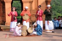 Th&ocirc;ng Thanh Kh&aacute;nh.Chất thi&ecirc;ng trong &acirc;m nhạc Chămpa