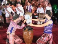 Nguyễn Văn Ngọc. Lễ đổ đầu v&agrave; Hội mừng năm mới của người Chăm H'roi